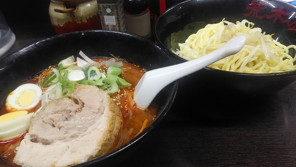 「冷やし辛味噌麺　+　チャーシュー」@元祖旨辛系タンメン 荒木屋の写真