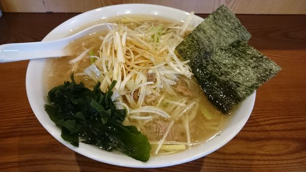 「しょうゆらーめん大盛り(TOPネギ)」@豚骨ラーメン はなの写真