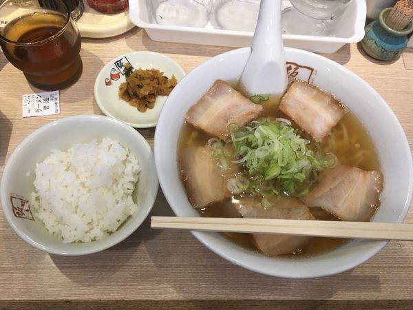 「喜多方ラーメン 特別価格¥480」@喜多方ラーメン坂内 新宿西口思い出横丁店の写真