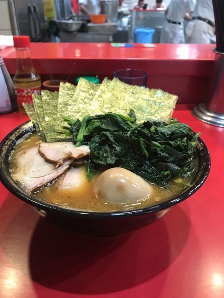 「ラーメン大盛り+味玉+海苔」@家系総本山 ラーメン吉村家の写真
