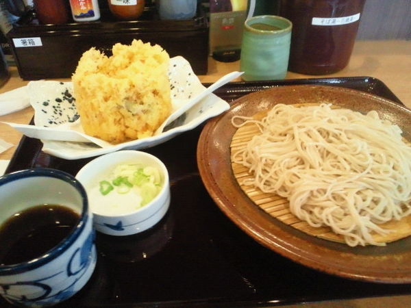 「かき揚げそば 645円、そば大盛無料」@十割そば会 福島西口本店の写真