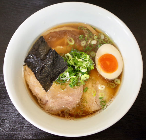 「謹製醤油らぁ麺…1251円」@支那そばや 本店の写真