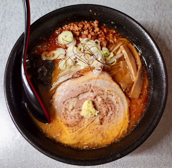 「辛肉ラーメン みそ…900円」@サッポロラーメン エゾ麺ロックの写真
