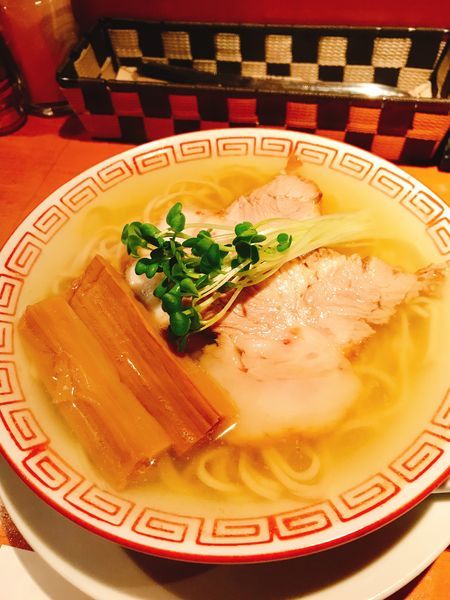 「節とホタテヒモ、シジミ出汁の塩ラーメン&卵かけごはんセット100」@食堂酒場 Graciaの写真