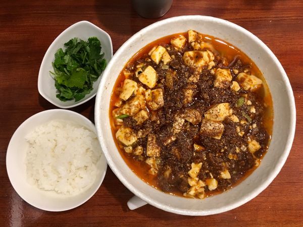 「麻婆麺 倍辛 ＋ パクチー ＋ライス（ランチサービス）」@SHIBIRE NOODLES 蝋燭屋の写真