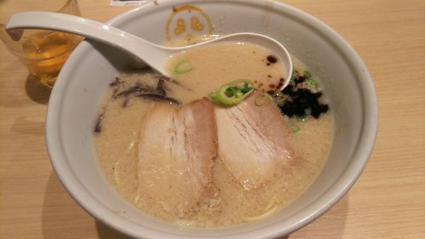 「特濃  白  780円」@TOKYO 豚骨 BASE MADE by 博多一風堂 ecute品川サウス店の写真