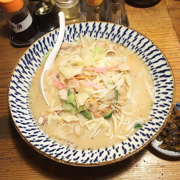 「長浜名物カメ婆さんのちゃんぽん＋辛子高菜」@元祖長浜 大学ラーメンの写真