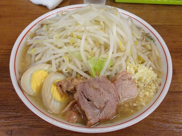 「小（700円）＋煮玉子（100円）　ヤサイニンニク」@ラーメン二郎 品川店の写真