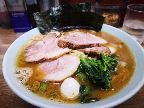 「醤油とんこつ 中/たまごトッピング」@ラーメン壱六家 磯子本店の写真
