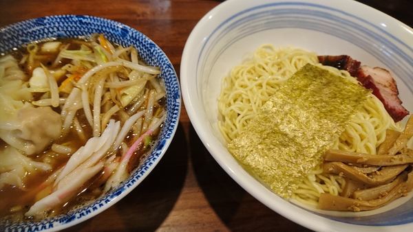 「つけワンタン野菜（中盛無料、限定１０５０円）」@麺屋 悠の写真