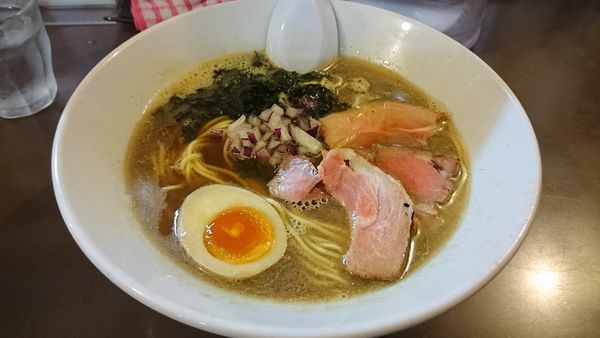 「煮干しソバ(800円)和え玉(200円)」@鶏こく中華 すず喜の写真