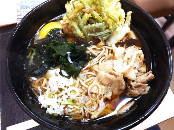 「【限定】スタミナそば＋生卵（無料クーポン）　500円」@名代 箱根そば 代々木上原店の写真