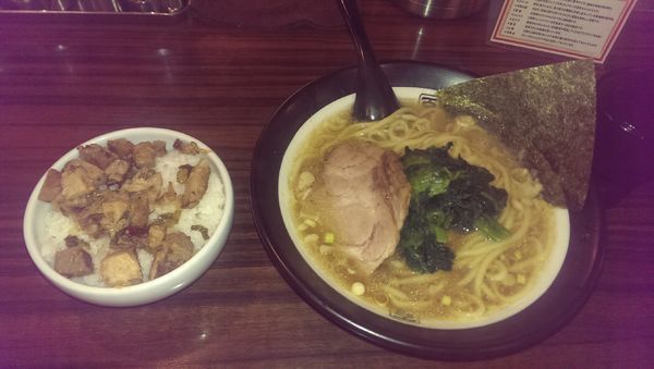 「らーめん(太麺)、ミニチャーシュー丼」@百麺 中目黒店の写真