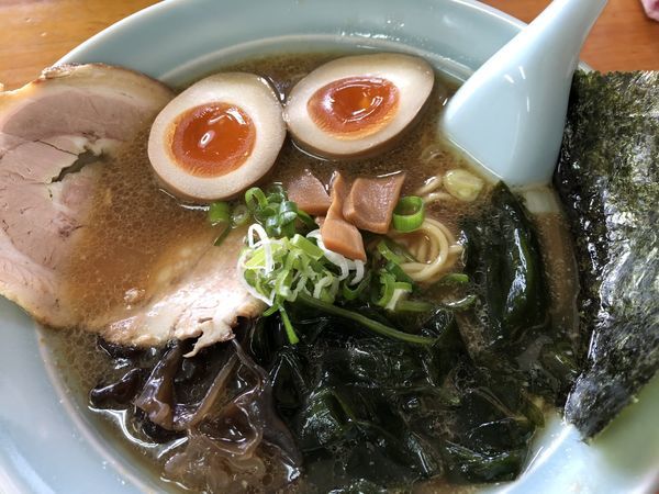 「醤油らーめん 煮たまご入り」@中富の写真