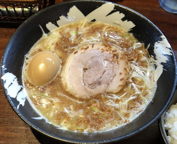 「濃時雨＋サービスライス（￥800）」@こくまろ鶏らーめん 久久の写真