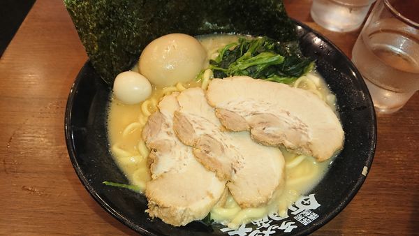 「MAXラーメン(920円)+ライス(100円)」@町田商店 横浜駅前店の写真