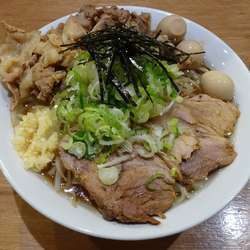 濃厚焼豚うどん（730円）＋肉増し＋うずら　ニンニクネギ