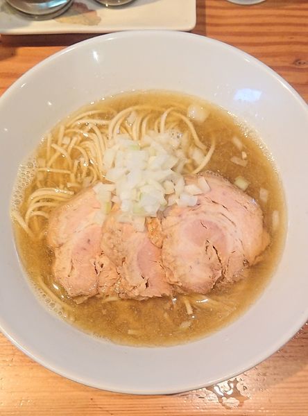 「煮干しらーめん(塩)&チャーシュー」@らーめん芝浜の写真