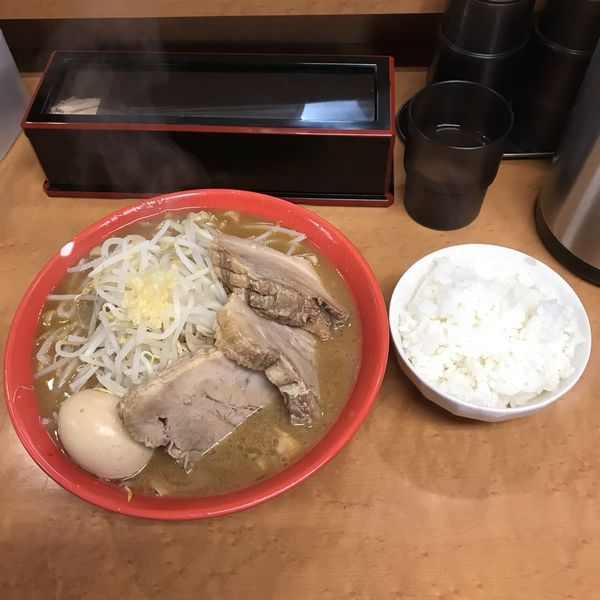 「味噌らーめん豚増し2枚 味玉 ライス付き」@らーめんコジマルの写真