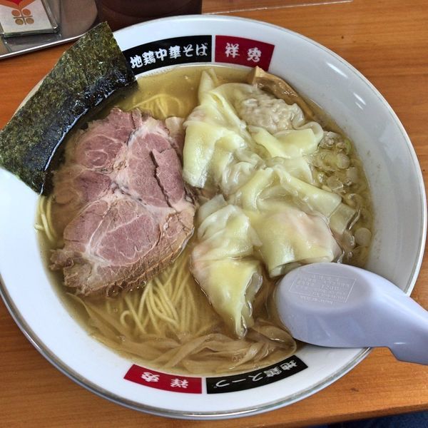 「エビ入りワンタン麺　850円」@地鶏中華そば 祥秀の写真