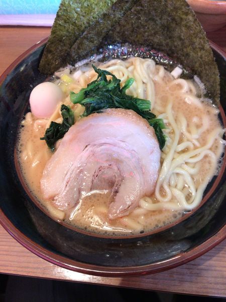 「豚骨醤油ラーメン（700円）」@横浜家系ラーメン 一刀家 茅場町店の写真