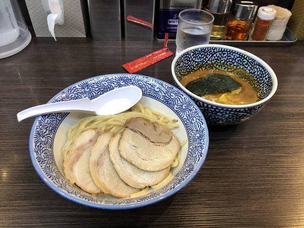 「チャーシュー濃厚魚介つけめん」@豚骨一燈 立川の写真