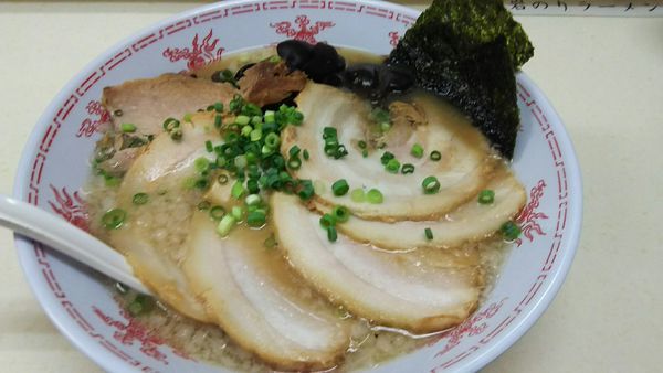 「博多ラーメン￥600+チャーシュー￥300」@ラーメンえちご 本店の写真