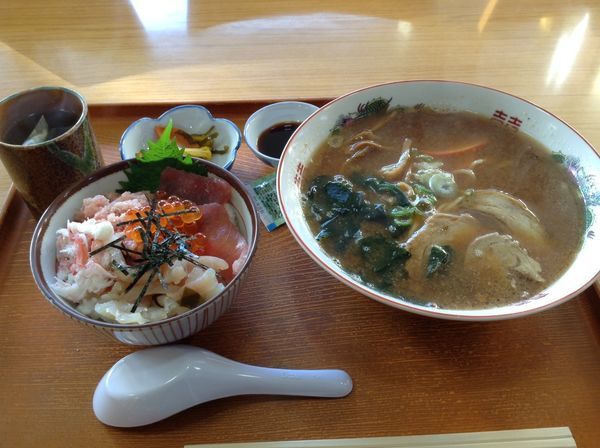「味噌ラーメン+五種盛り丼　1100円」@めん処 はまちょうの写真