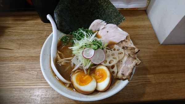 「限定味噌ラーメン+特製トッピング」@横須賀らぁ麺しろの写真