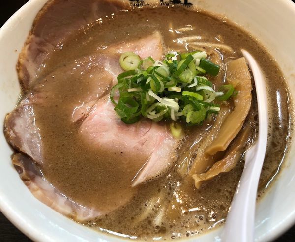 「こってり煮干し 800円 ビールセット メンマ580円 おつまみ」@煮干しらーめん青樹 立川店の写真