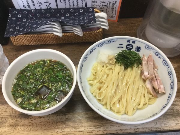 「【限定】九条ネギと夏の薬味 冷しつけ麺(¥880)」@二葉 上荻店の写真