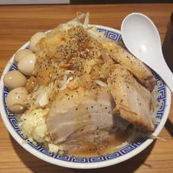 ラーメン並+豚二枚+ウズラ