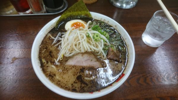 「ちゃーしゅーめん頼んだのにラーメン」@なんつッ亭 秦野本店の写真