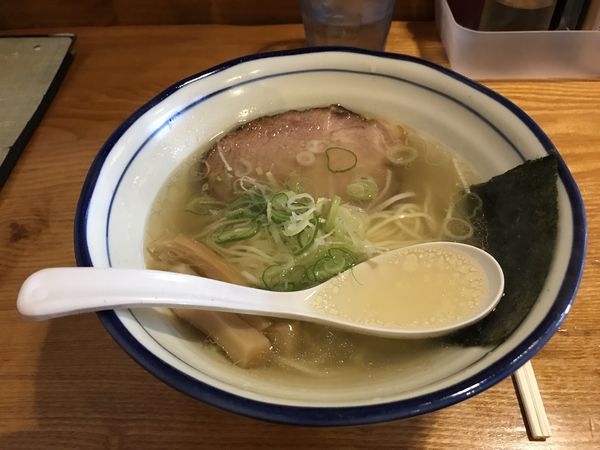 「塩らあめん」@上州地鶏ラーメン 翔鶴の写真