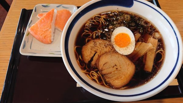 「ます寿し付き富山ブラックラーメン　930円」@北陸自動車道上り有磯海SAの写真