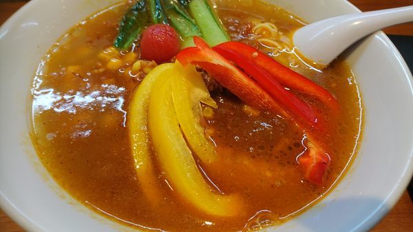 「カレーラーメン（１０月限定、９８０円）」@神田らぁめん 悠 HARUKAの写真