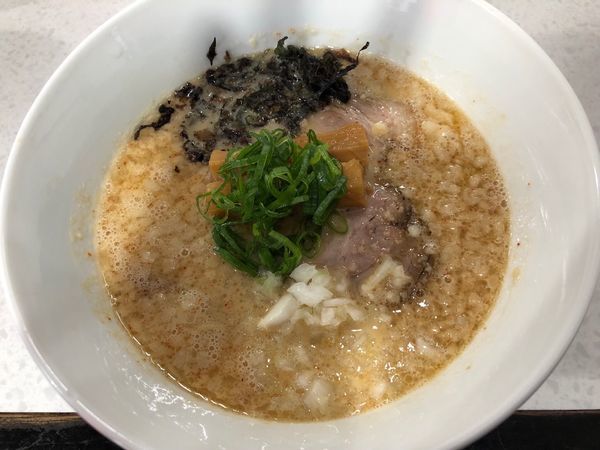 「背脂豚骨もどきラーメン」@ラーメン星印の写真