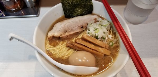 「濃厚紫ラーメン+煮玉子トッピング（中盛）」@Soy Sauce Ramen Janya 醤屋の写真
