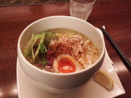 「名物!鶏白湯塩そば」@蔭山樓 恵比寿店の写真