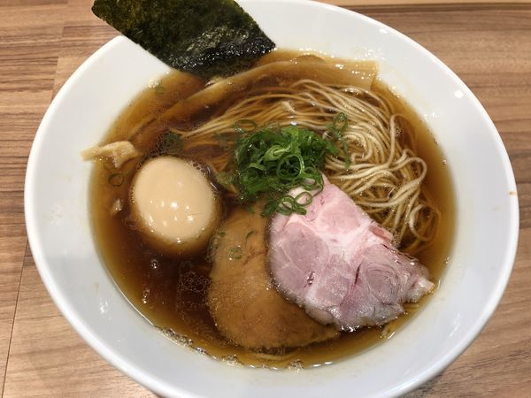 「味玉醤油らーめん」@らーめん にじいろの写真