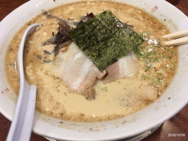 「豚骨醤油ラーメン」@二代目 哲麺 八王子店の写真