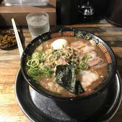 豚骨らーめん こってり