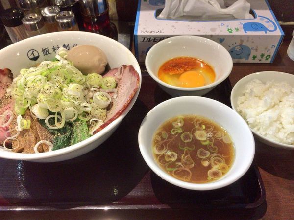 「【限定】 汁なしBLACK。(スキヤキ風ニンタマセット)＋他」@中華そば 飯村製作所の写真