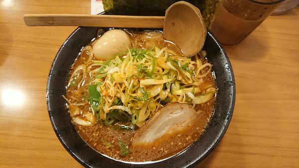 「赤伝丸ラーメン大盛」@伝丸 青山店の写真