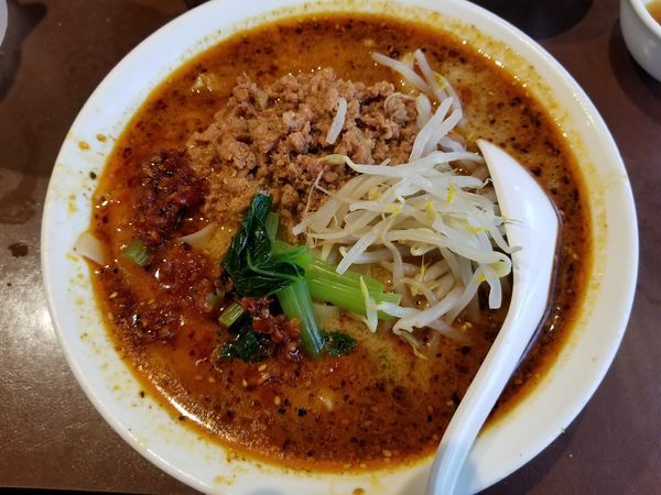 「麻辣刀削麺(中辛)・特盛」@陳家私菜 新宿店の写真