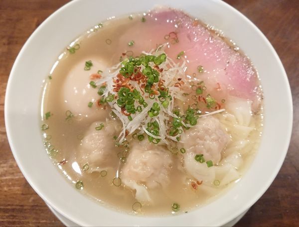 「塩海老ワンタン麺」@創作麺工房 鳴龍の写真