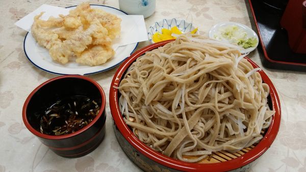 「大根蕎麦大盛＋イカの天ぷら」@日の本家の写真
