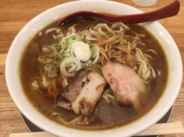 「喜多方ラーメン煮干大盛￥820」@麺や 七彩 八丁堀店の写真