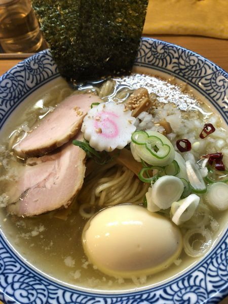 「粟国の塩そば ¥750＋煮玉子 ¥100」@中華そば 多賀野の写真