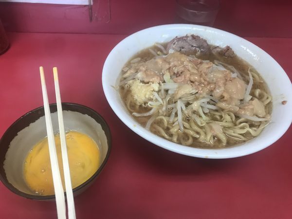 「小ラーメン、アブラニンニク 生卵」@ラーメン二郎 環七一之江店の写真